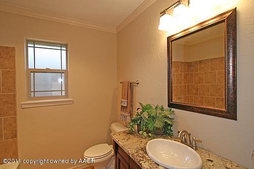 6609 Falcon Road Amarillo, TX 79109 - Photo 13 of 15 Bathroom