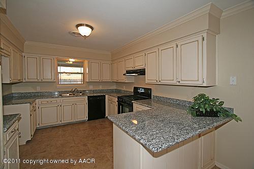 6609 Falcon Road Amarillo, TX 79109 - Photo 4 of 15 Kitchen 1