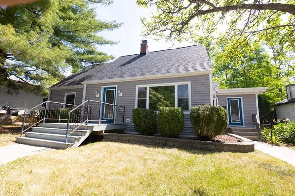 $390,000 | 305 Glenice Parkway, Fox River Grove, IL 60021