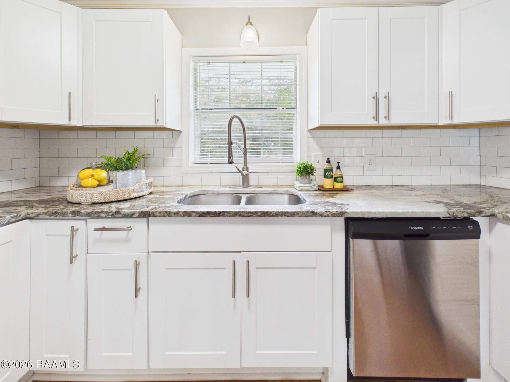 6235 Woodlawn Road Maurice, LA 70555 - Photo 14 of 40 CAM06261G6-PR0048-STILL014