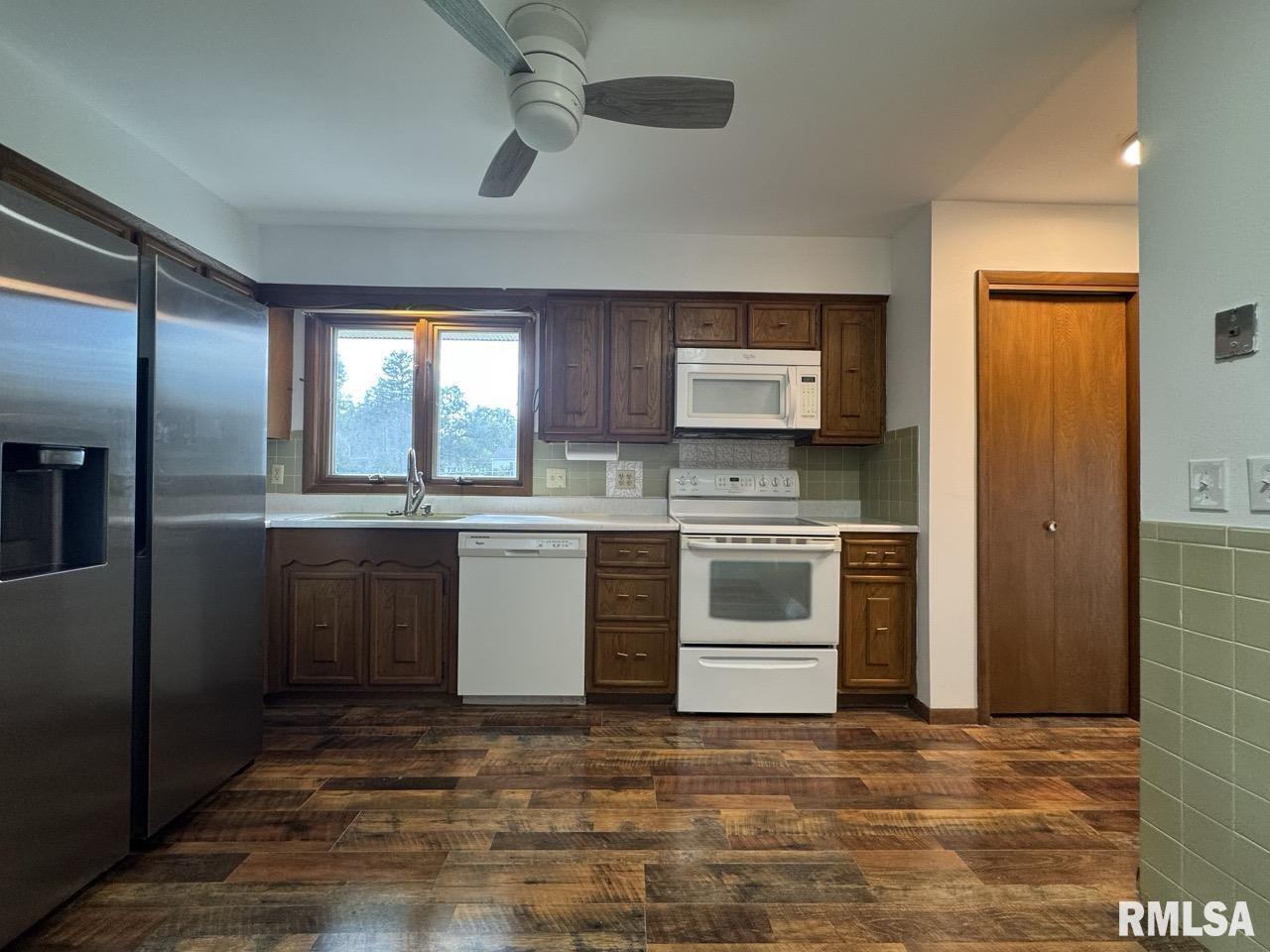 3816 Ridgewood Drive Davenport, IA 52807 - Photo 12 of 22