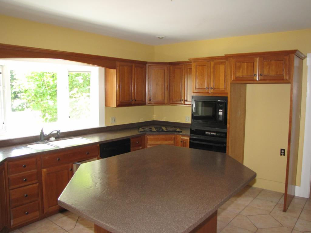 213 Dearborn Road Pembroke, NH 03275 - Photo 9 of 36 Gallery Image 9