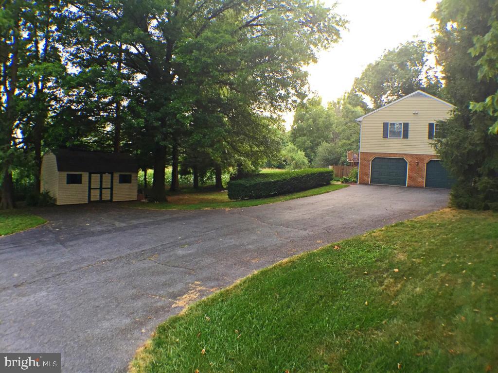 1156 Ridge Road Elizabethtown, PA 17022 - Photo 3 of 27