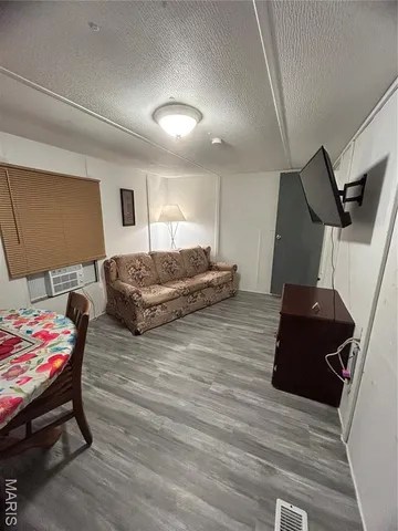 $59,998 | 117 Thompson Street, Perkins, MO 63771