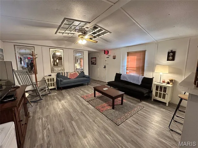 $59,998 | 117 Thompson Street, Perkins, MO 63771