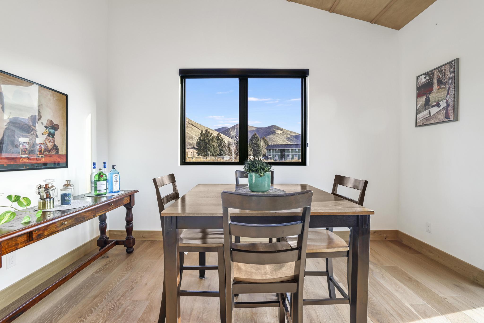 820 North 1st Avenue Hailey, ID 83333 - Photo 15 of 41 Dining area