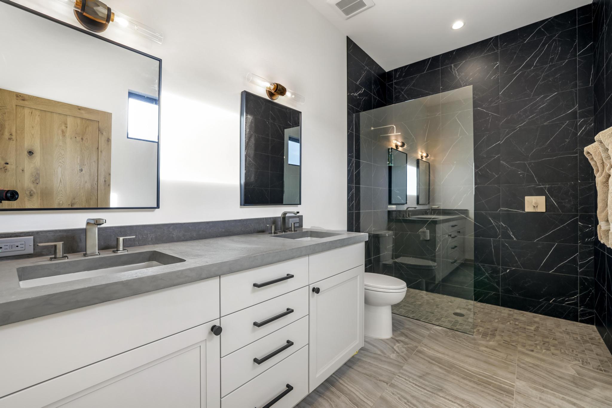 820 North 1st Avenue Hailey, ID 83333 - Photo 18 of 41 Primary bath