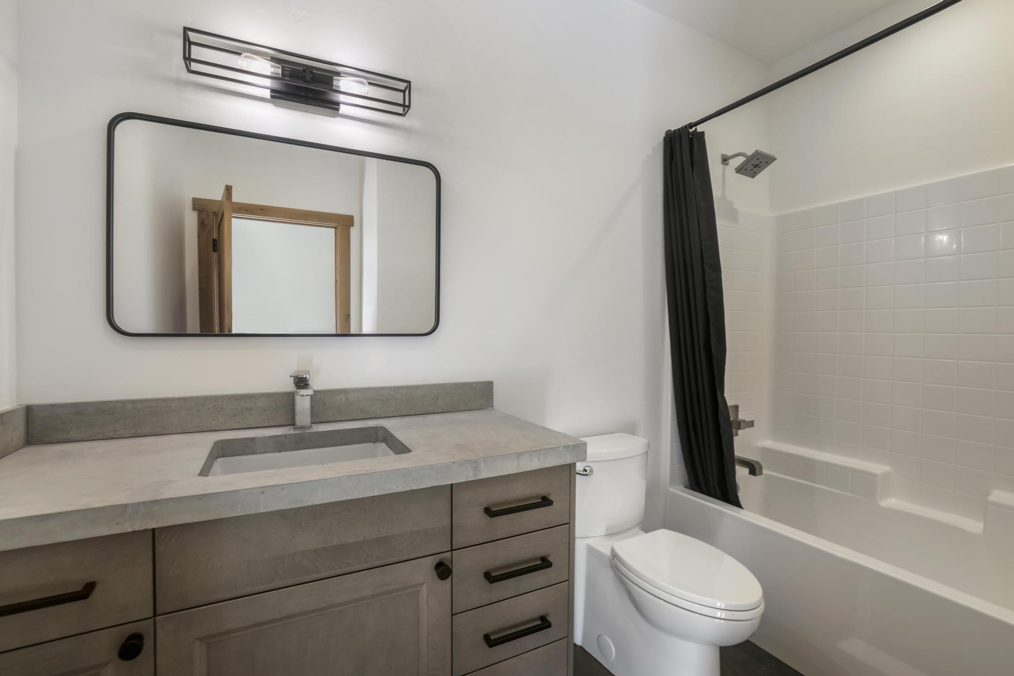 820 North 1st Avenue Hailey, ID 83333 - Photo 30 of 41 Upstairs guest bath