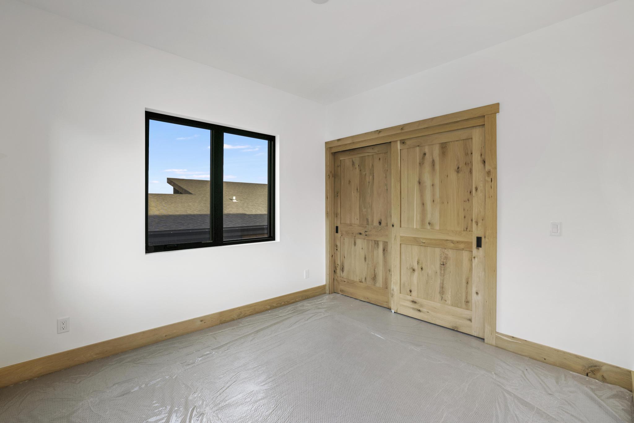 820 North 1st Avenue Hailey, ID 83333 - Photo 31 of 41 Guest bedroom j#2