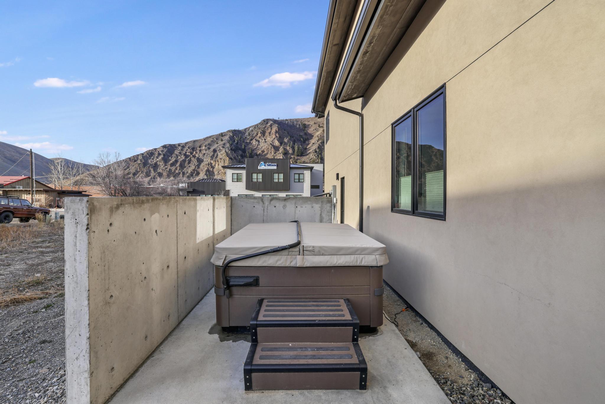 820 North 1st Avenue Hailey, ID 83333 - Photo 37 of 41 hot tub