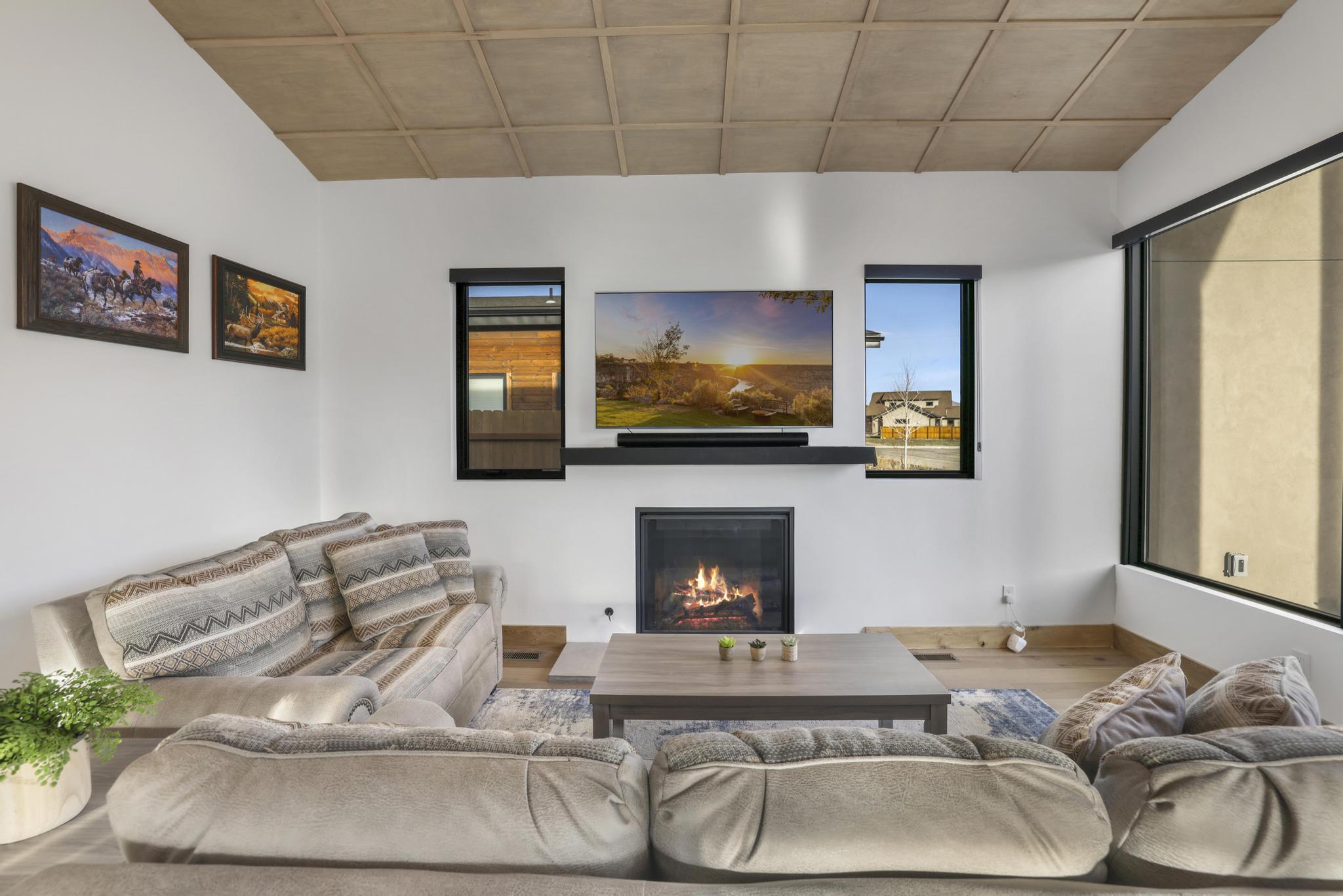 820 North 1st Avenue Hailey, ID 83333 - Photo 5 of 41 Living room
