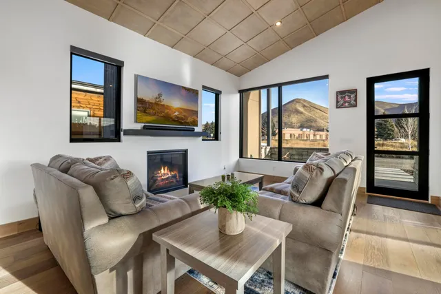 $1,295,000 | 820 North 1st Avenue, Hailey, ID 83333