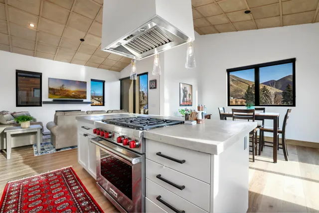 $1,295,000 | 820 North 1st Avenue, Hailey, ID 83333