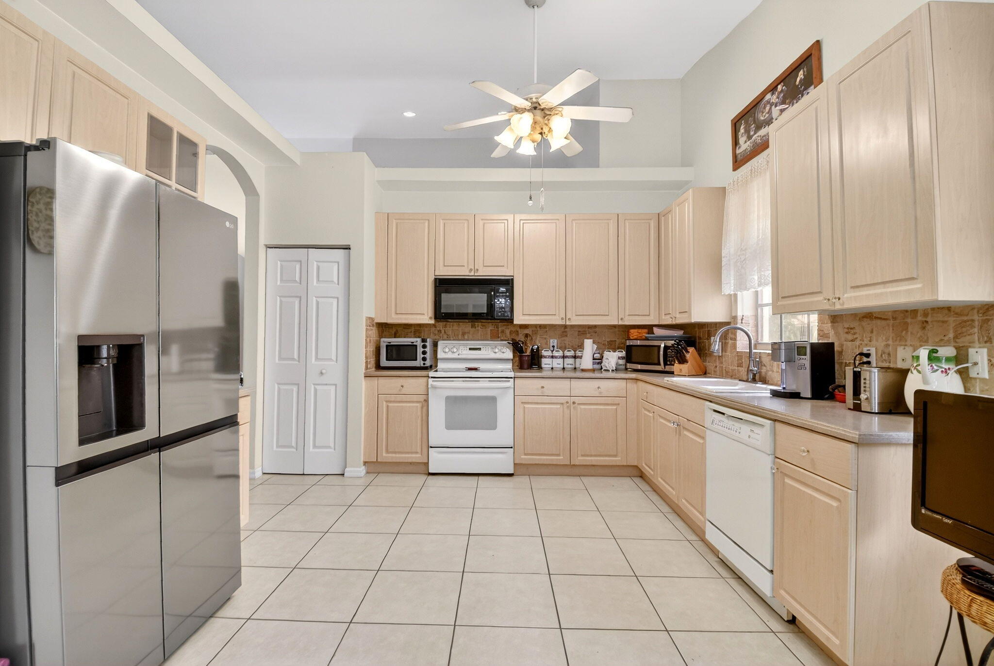 6276 Heliconia Road Delray Beach, FL 33484 - Photo 11 of 31 17-web-or-mls-DSC_4656