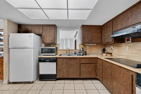 $1,400,000 | 7009 Southwest 66th Avenue, South Miami, FL 33143