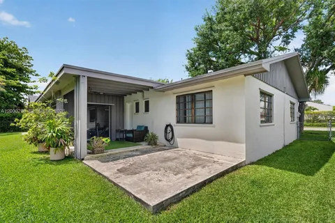 $1,400,000 | 7009 Southwest 66th Avenue, South Miami, FL 33143