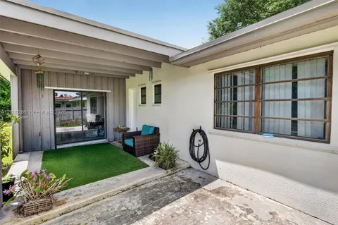 $1,400,000 | 7009 Southwest 66th Avenue, South Miami, FL 33143