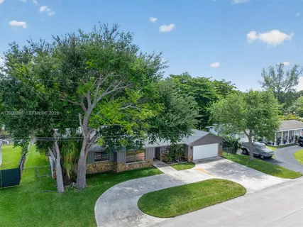 $1,400,000 | 7009 Southwest 66th Avenue, South Miami, FL 33143