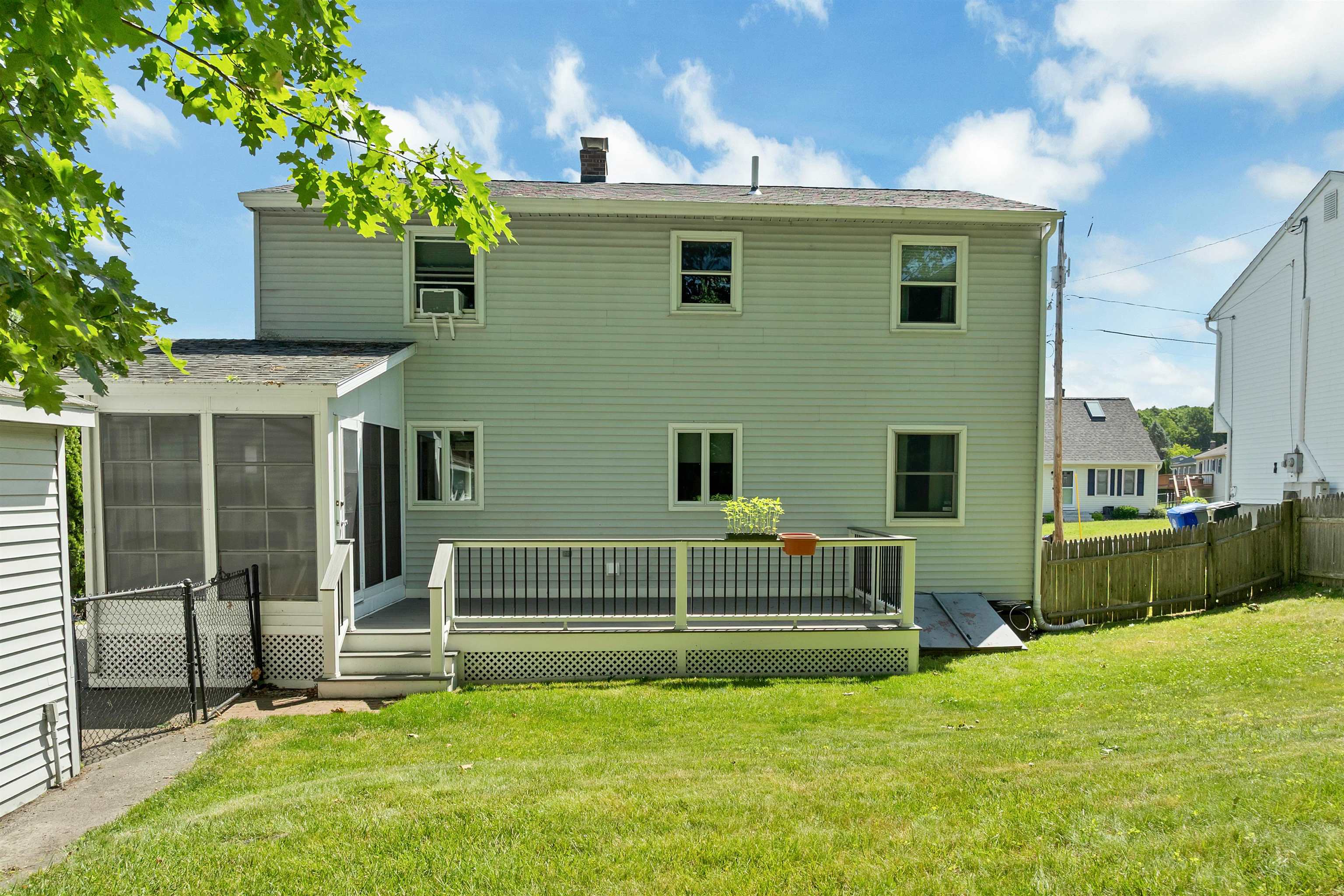 22 Jonathan Lane Manchester, NH 03104 - Photo 33 of 49