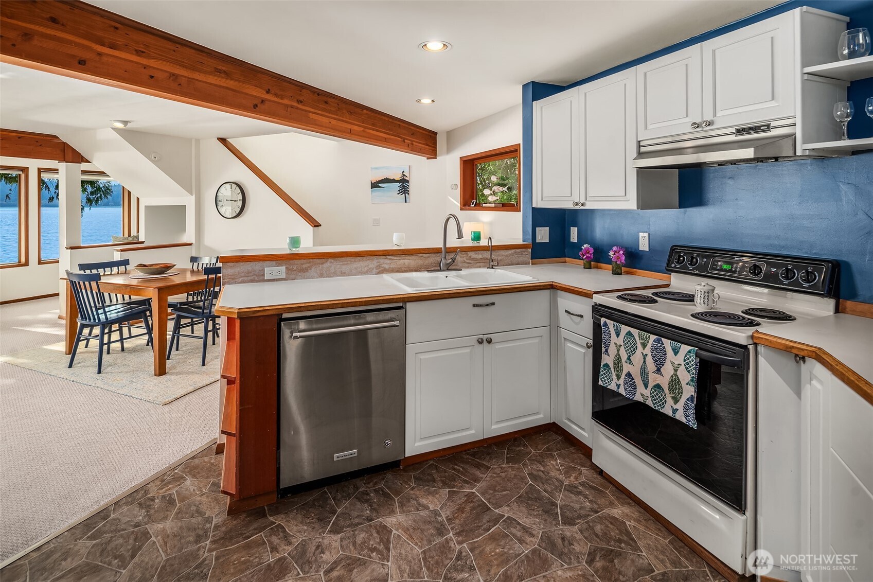 13311 Burma Road Southwest Vashon, WA 98070 - Photo 9 of 35 Gallery Image 9