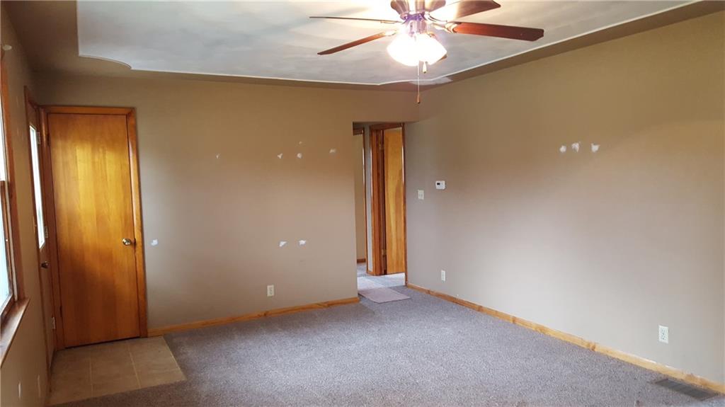 904 Saxonburg Road Butler, PA 16002 - Photo 9 of 17 Living room