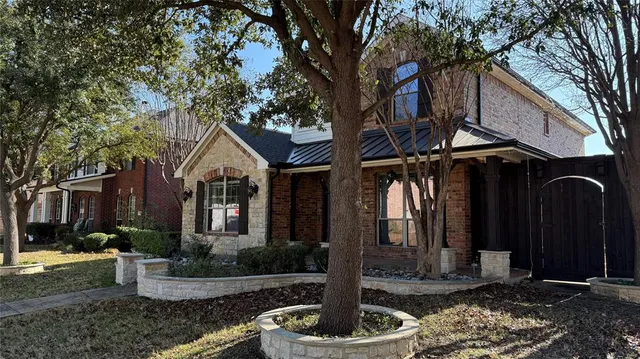 a front view of house with yard