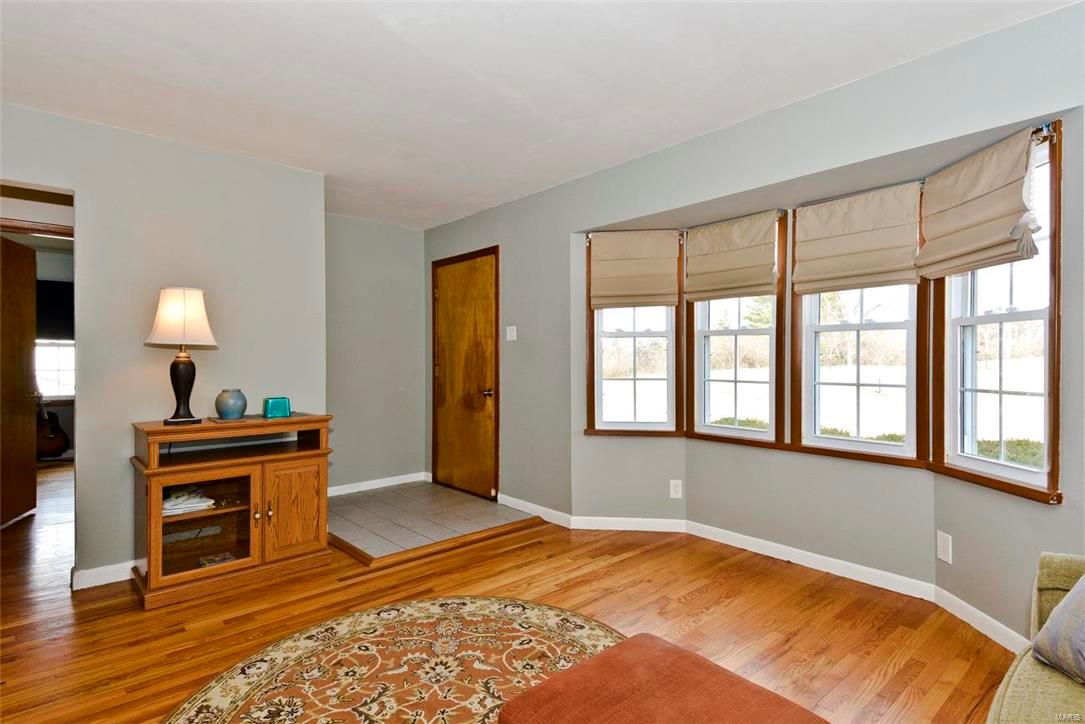 9906 Green Park Road St. Louis, MO 63123 - Photo 4 of 24 Gallery Image 4