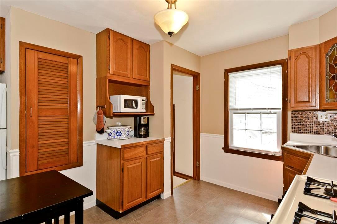 9906 Green Park Road St. Louis, MO 63123 - Photo 5 of 24 Gallery Image 5