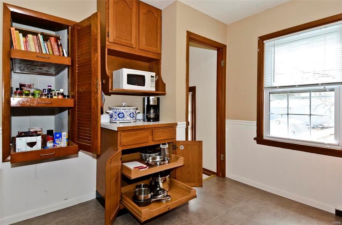9906 Green Park Road St. Louis, MO 63123 - Photo 6 of 24 Gallery Image 6