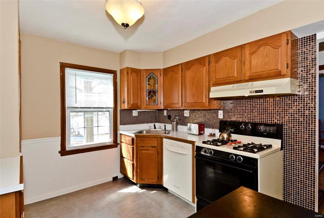 9906 Green Park Road St. Louis, MO 63123 - Photo 7 of 24 Gallery Image 7