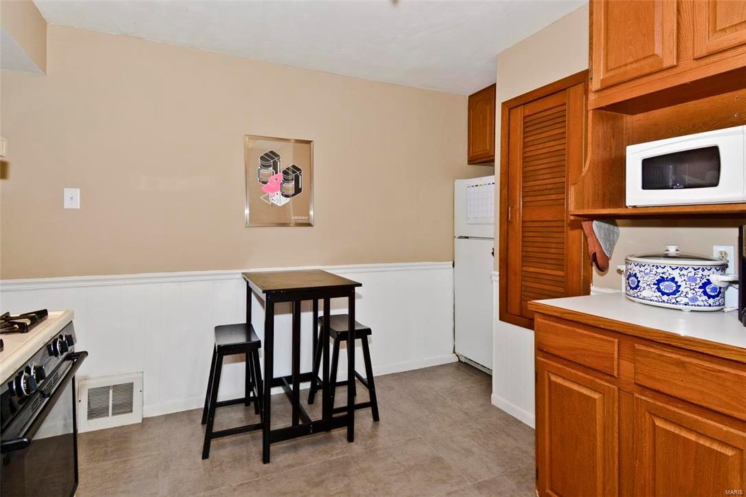 9906 Green Park Road St. Louis, MO 63123 - Photo 8 of 24 Gallery Image 8