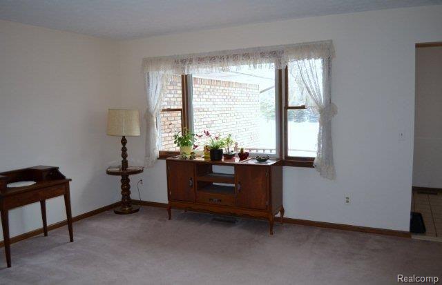1392 Swarthout Road Pinckney, MI 48169 - Photo 3 of 20 LR6.jpg