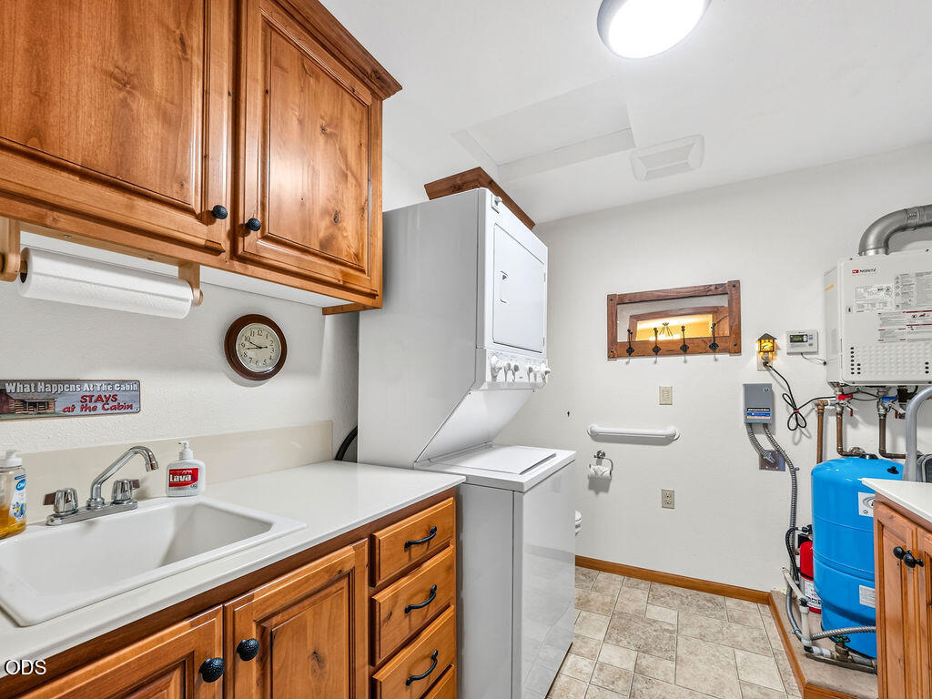 27458 Rocky Point Road Klamath Falls, OR 97601 - Photo 9 of 33