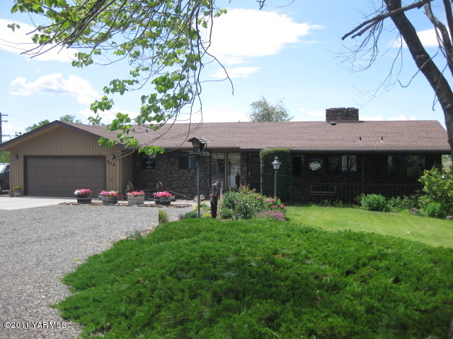 210 White Road Yakima, WA 98901 - Photo 1 of 63 a view of a house with a yard and a large tree