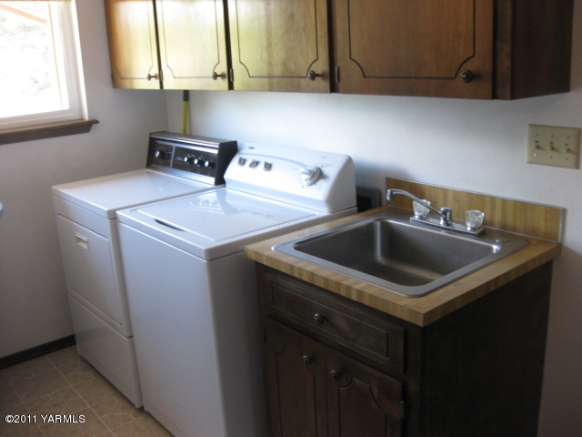 210 White Road Yakima, WA 98901 - Photo 25 of 63 a kitchen with a sink cabinets and a window