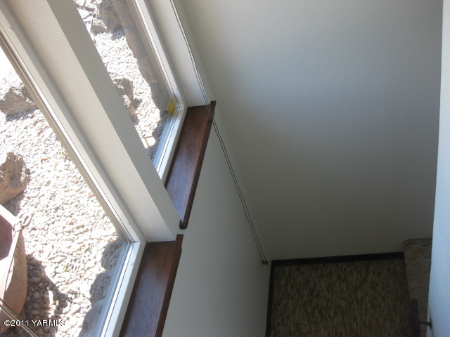 210 White Road Yakima, WA 98901 - Photo 26 of 63 a view of statue in a balcony