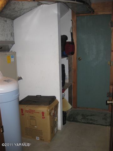 210 White Road Yakima, WA 98901 - Photo 27 of 63 water softner storage