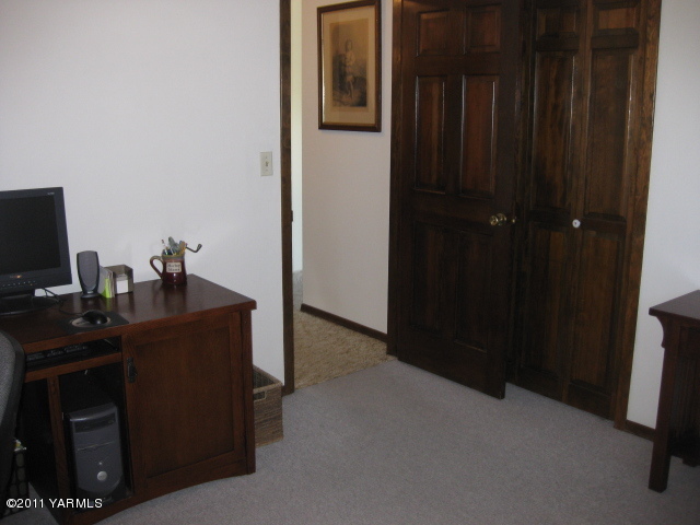 210 White Road Yakima, WA 98901 - Photo 28 of 63 Wood interior trim