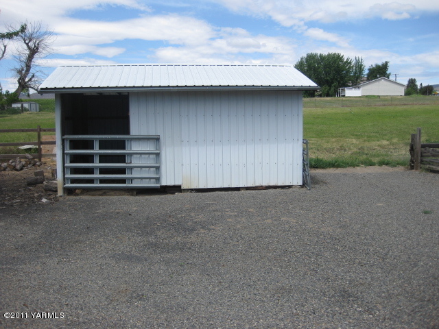 210 White Road Yakima, WA 98901 - Photo 37 of 63 a view of a house with a back yard
