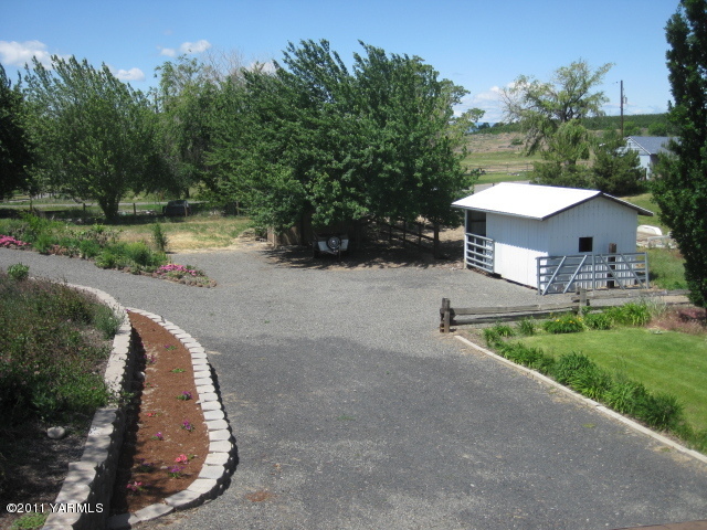 210 White Road Yakima, WA 98901 - Photo 46 of 63 an outdoor view with patio