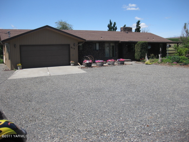 210 White Road Yakima, WA 98901 - Photo 48 of 63 a front view of a house
