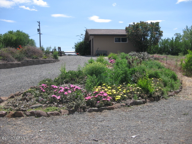 210 White Road Yakima, WA 98901 - Photo 53 of 63 a bunch of flowers in front of the house