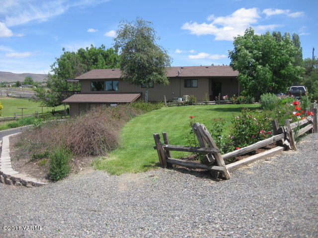 210 White Road Yakima, WA 98901 - Photo 54 of 63 a view of a bench in a garden
