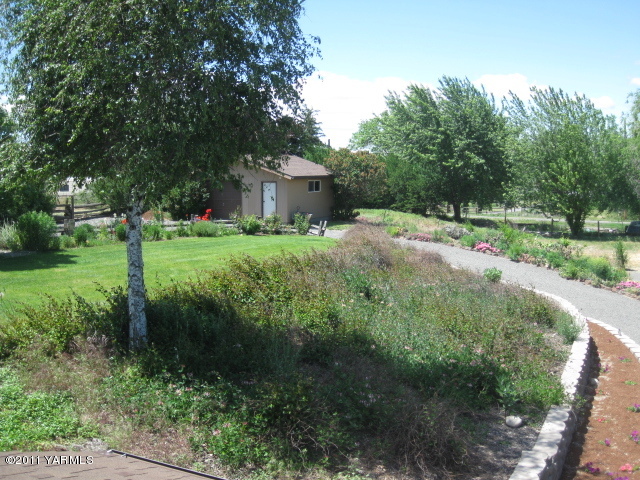 210 White Road Yakima, WA 98901 - Photo 62 of 63 a view of a back yard
