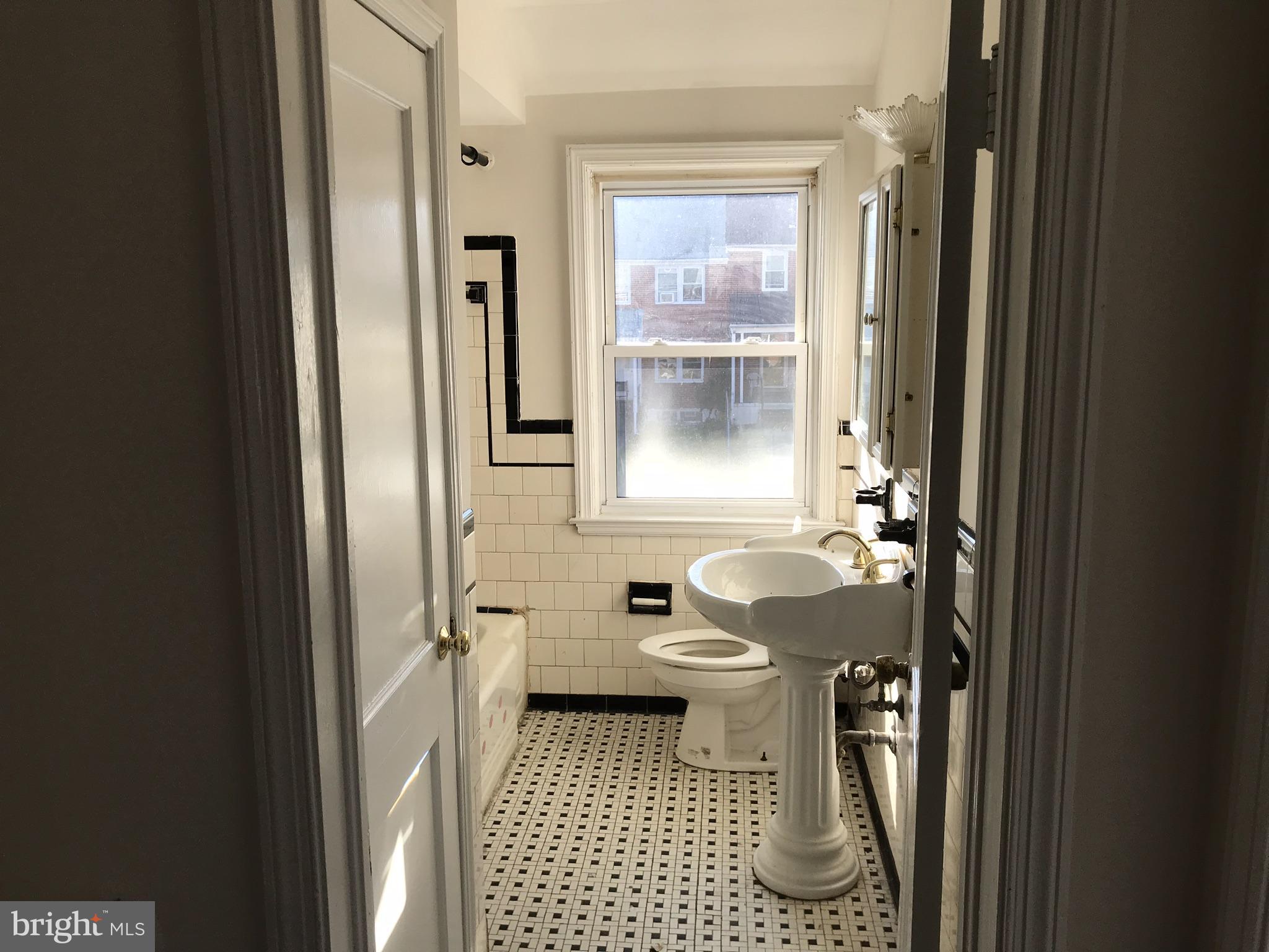 1004 Upnor Road Baltimore, MD 21212 - Photo 5 of 11 Bath