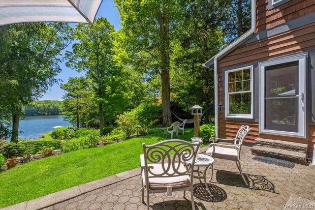 a view of a backyard with garden