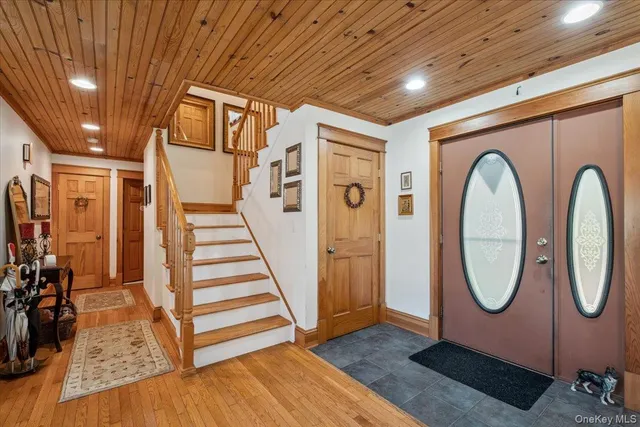 a view of a livingroom with wooden floor and entryway