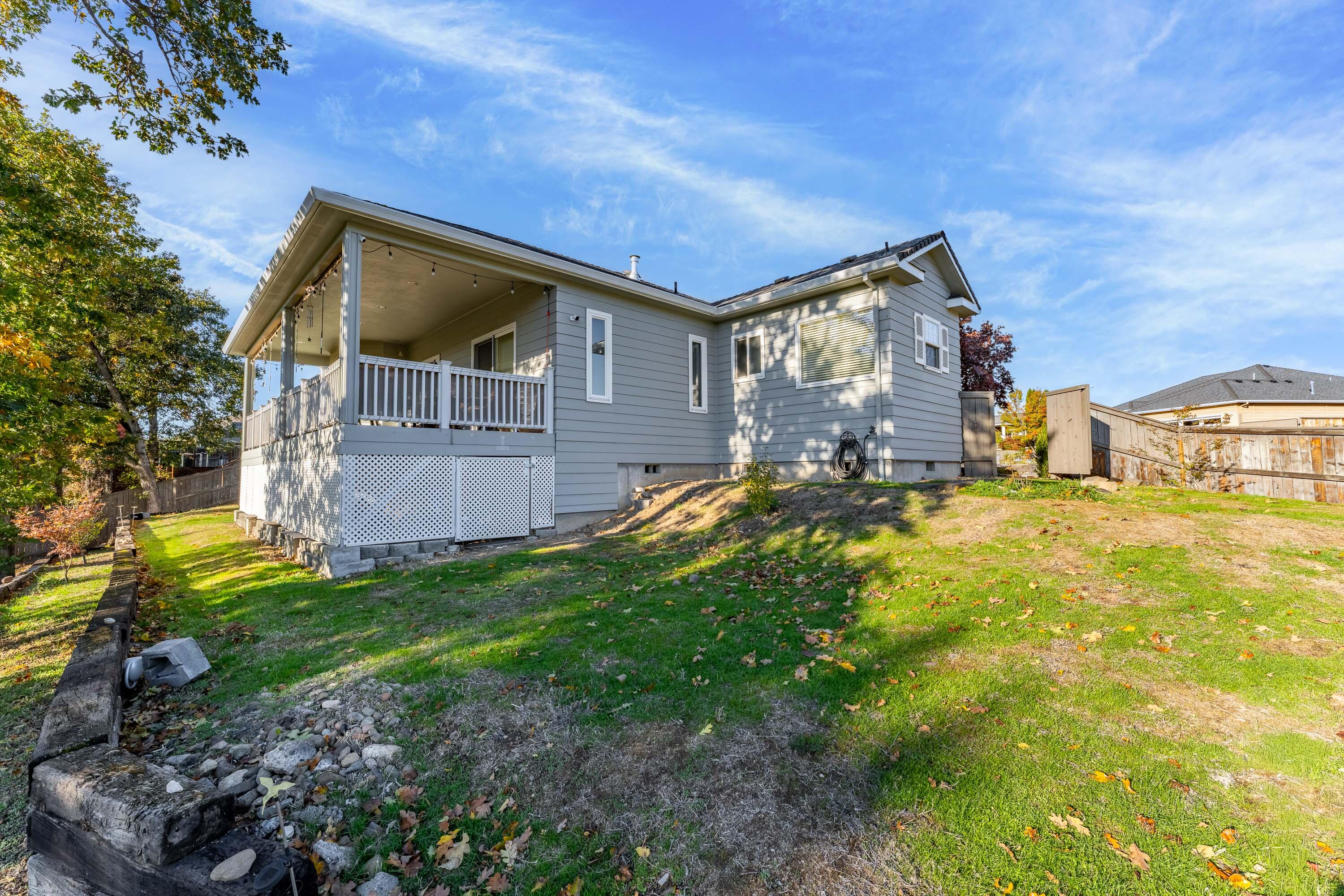 223 Ridgeway Avenue Central Point, OR 97502 - Photo 32 of 36 EXT (12 of 16)