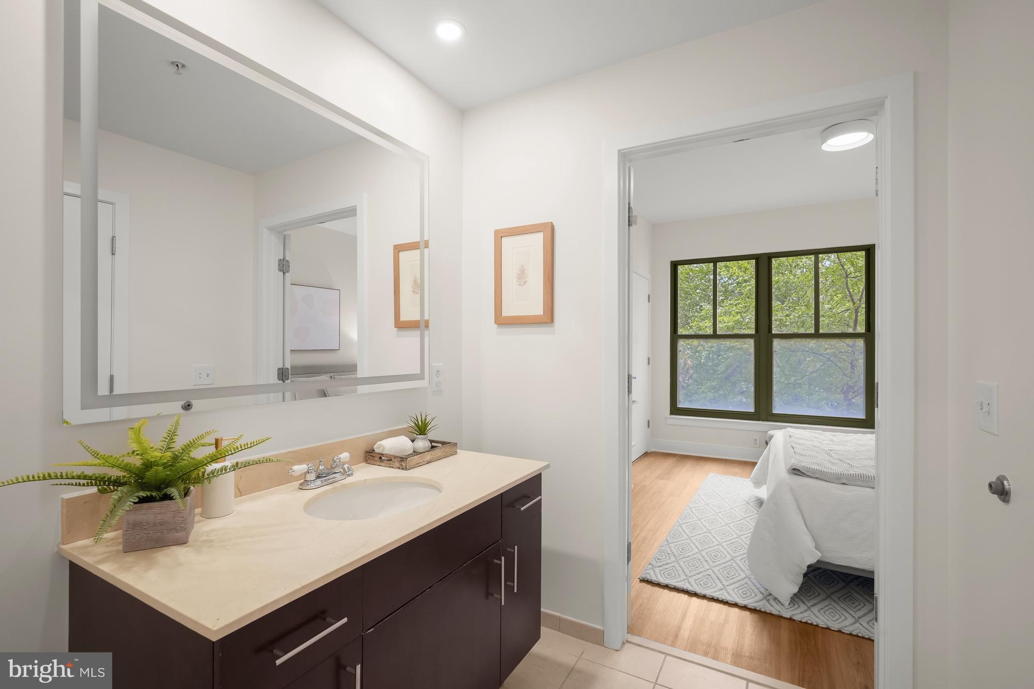 910 M Street Northwest, Unit 304 Washington, DC 20001 - Photo 12 of 24 Dual Entry Bath