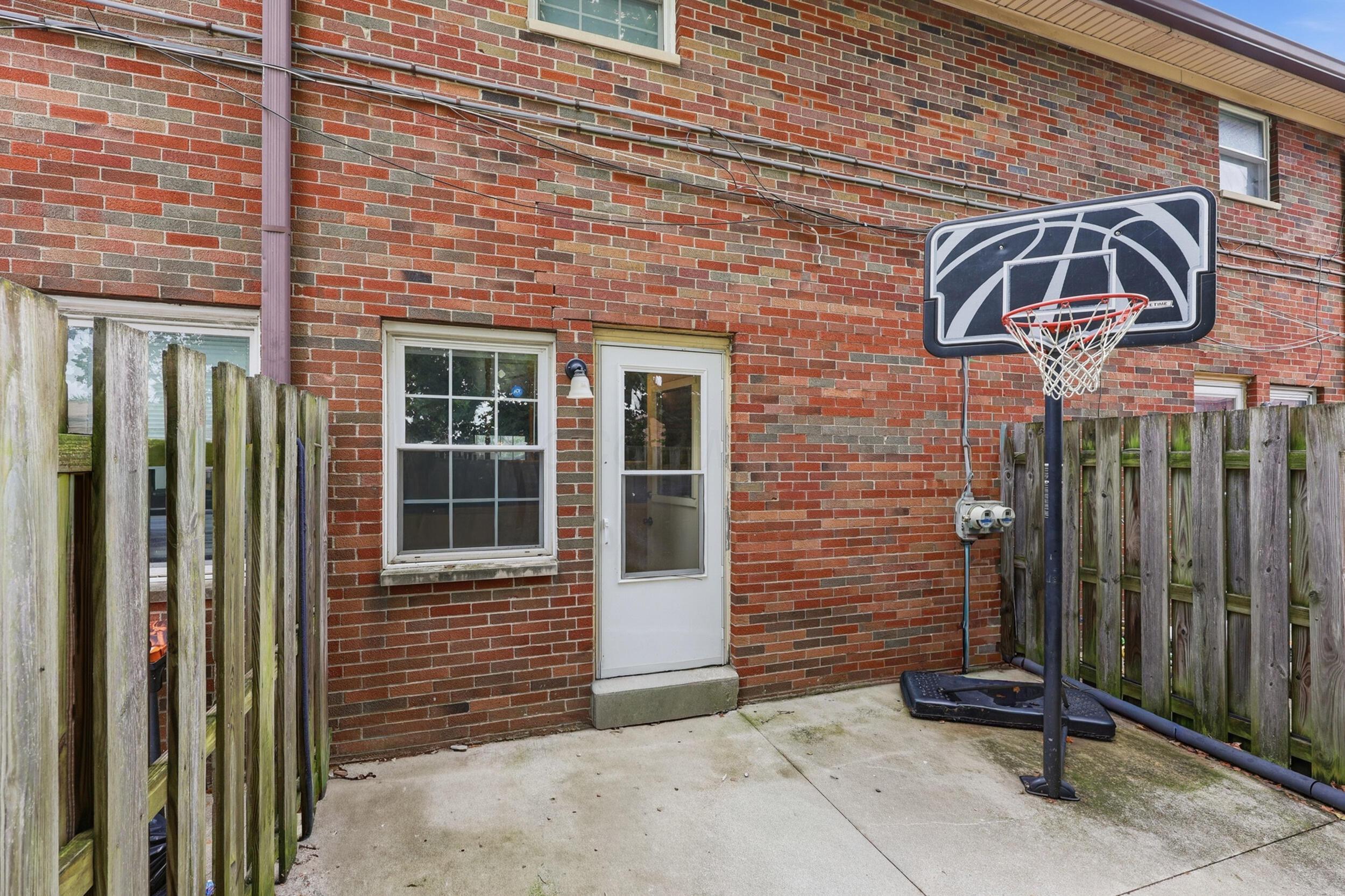 5720 Beechcroft Road, Unit H Columbus, OH 43229 - Photo 18 of 19 19_072a9637